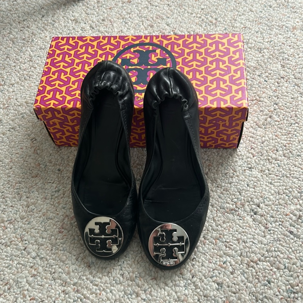 Black Tory Burch silver detailed flats!